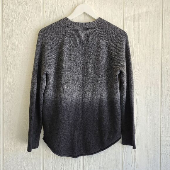 Hollister Two Toned Womens Knit Sweater - Picture 2 of 5